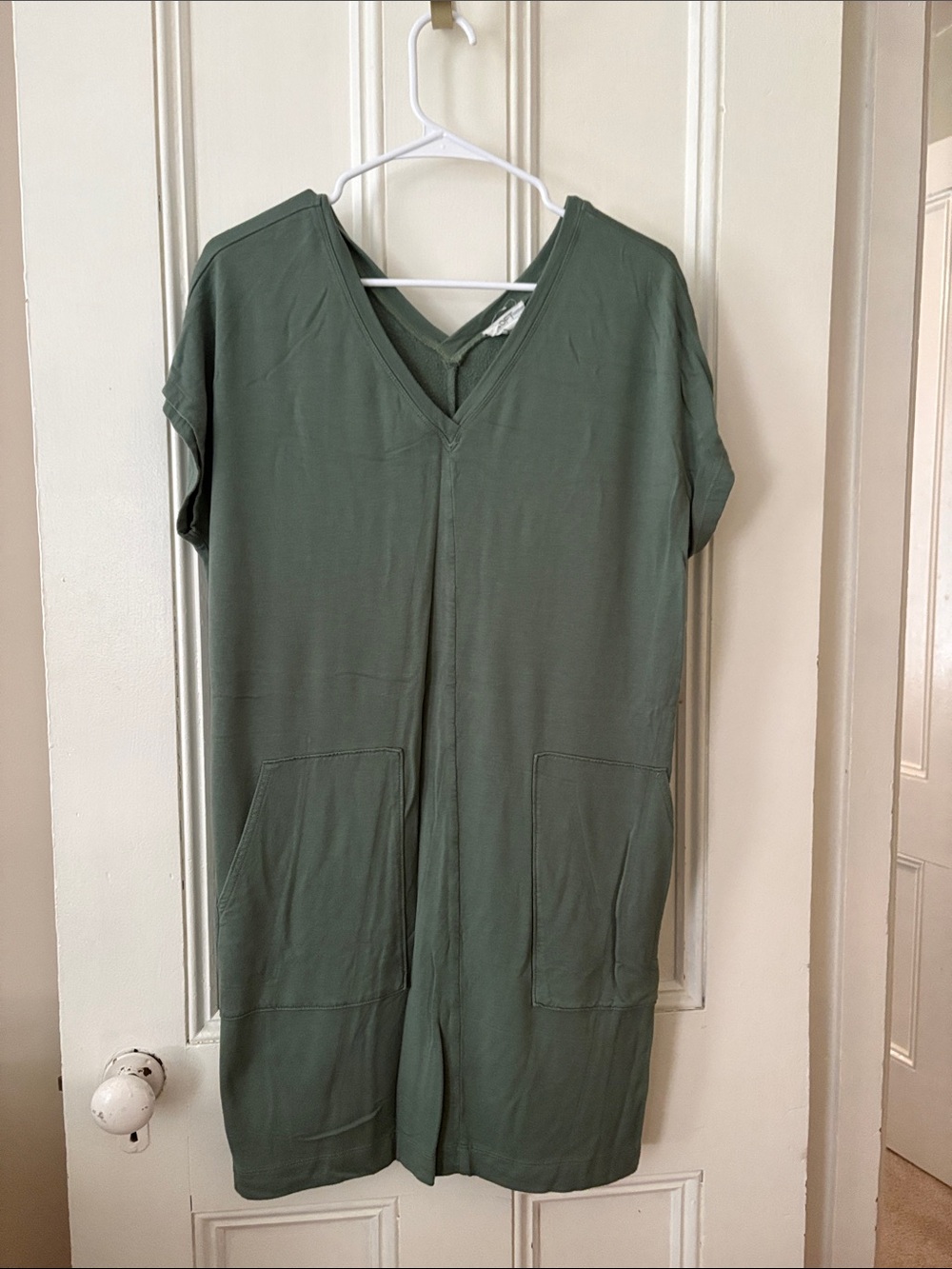 LOFT Outlet Beachy/Olive Green Lounge Dress - soooo soft! Size M